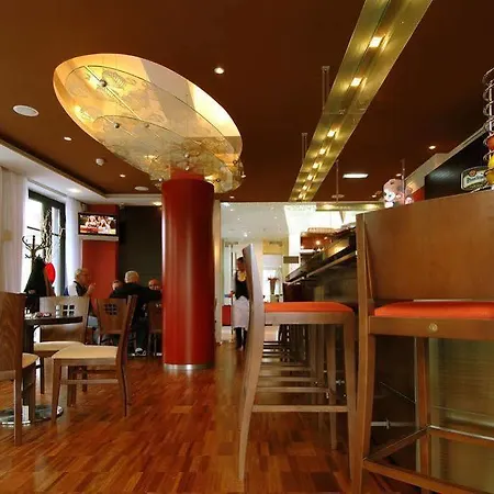 U Zvonu Hotel 4*